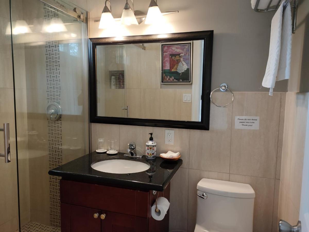 Semi Centre House Hotel White Rock Ngoại thất bức ảnh